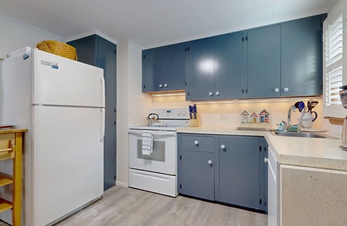 Southern Coast Cottage | Anchor Down Beach Cottage B| Pet Friendly|Bayley Vacation Rentals