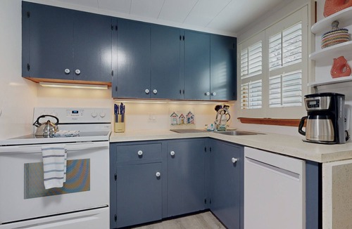 Southern Coast Cottage | Anchor Down Beach Cottage B| Pet Friendly|Bayley Vacation Rentals