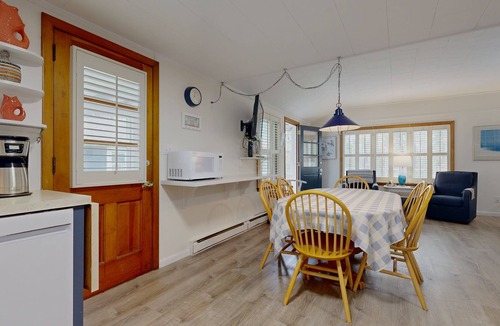 Southern Coast Cottage | Anchor Down Beach Cottage B| Pet Friendly|Bayley Vacation Rentals