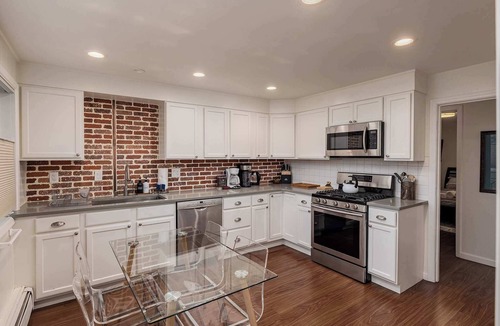 Fairview House | Anchorage City Spacious 6bdr - Entire Complex