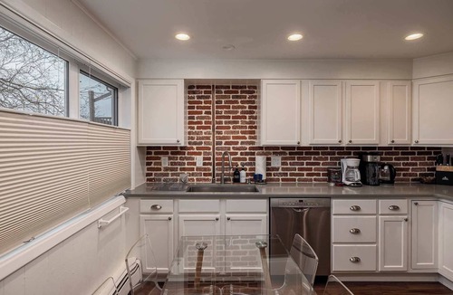 Fairview House | Anchorage City Spacious 6bdr - Entire Complex