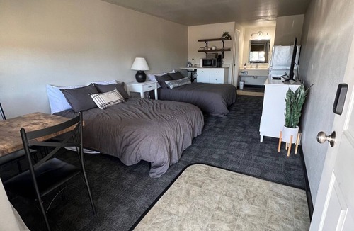 Anchor Point Hotel | Angry Salmon Inn, Room 9