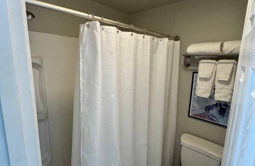 Anchor Point Hotel | Angry Salmon Inn, Room 9