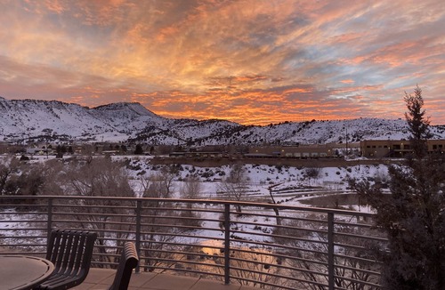 Durango Condo | ❤️ Animas River Haven! 1 Month Rentals