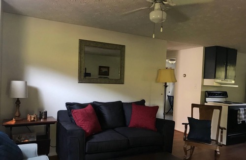 Barnardsville Apartment | Ann's Cottage - beautiful setting for the country