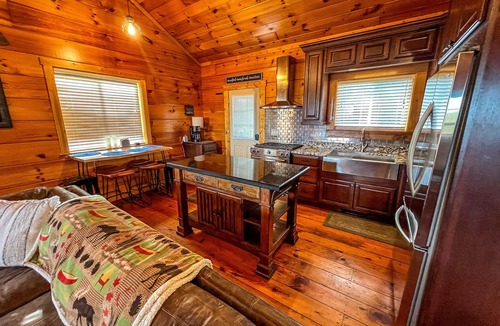Fleetwood Cabin | Appalachian Hideaway - 3BR/2BA Hot Tub, Fire Pit, & WiFi, Near Boone!