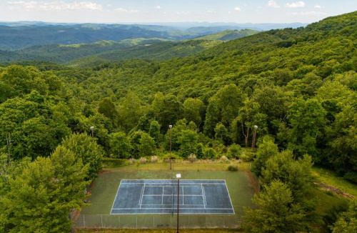 Boone House | Appalachian Mountain Lodge
