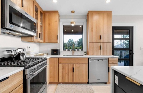 Sunday River Area House | Apres Chalet - Overlooking Sunday River