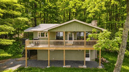 Wolf Laurel House | Ash Vale by AvantStay
