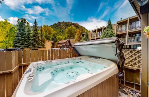 West End House | Aspen Mountain Lodge 208