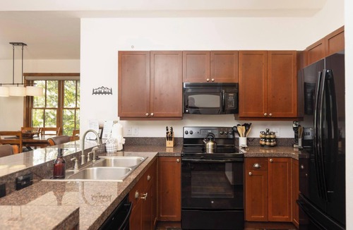 Historic District House | Aspen Trail Junction: Main St, Walk to Peak 9, Shared Pool & Hot Tub, Shuttle