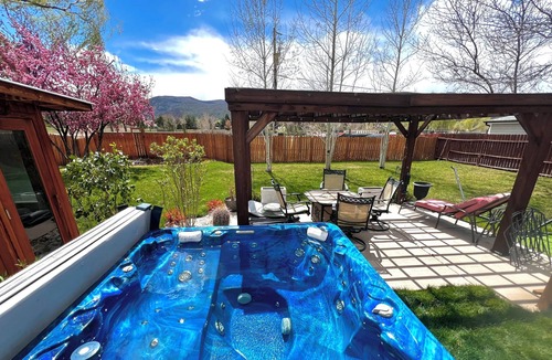 El Jebel Apartment | Aspen Valley Cozy Condo. Great location. Shared hot tub & backyard.