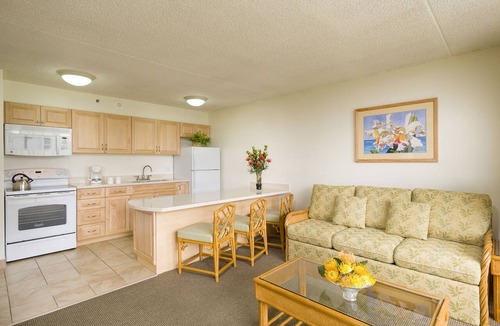 Waikiki Condo | Aston Waikiki Banyan 1BMV3 | Majestic Mountain Views – Pool & Hot Tub