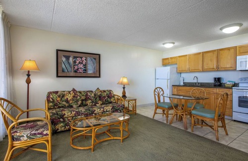 Waikiki Condo | Aston Waikiki Banyan 1BMV3 | Majestic Mountain Views – Pool & Hot Tub