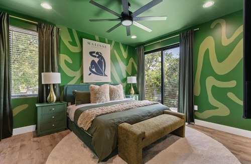 South Manchaca House | Austin 4BD Oasis with Sauna Cold Plunge Beauty Bar