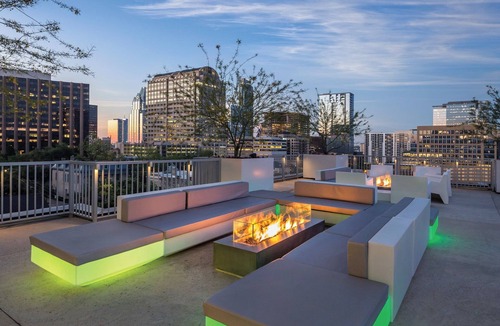 Civic District Condo | Austin 8th St 1BR Downtown Prime Location SXSW/ACL Rooftop Pool