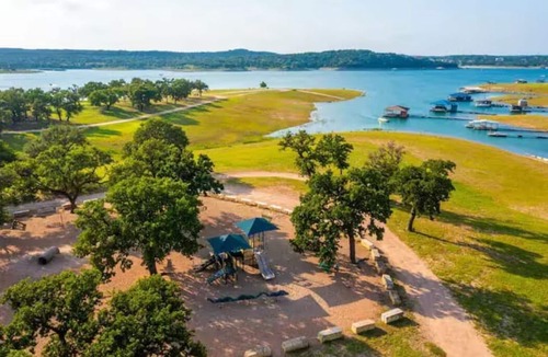 Point Venture House | Austin area Cozy Room off Lake Travis with full amenities, deer and wildlife!