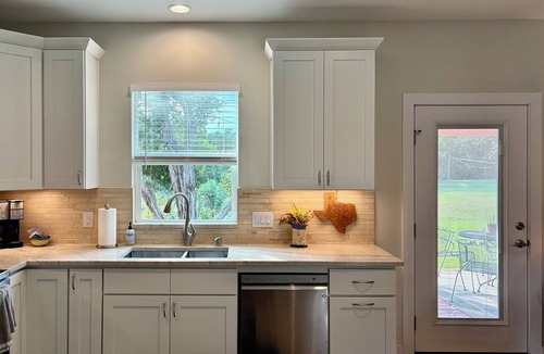West Oak Hill Apartment | Austin Groove Studio - Private Casita with a Music Vibe
