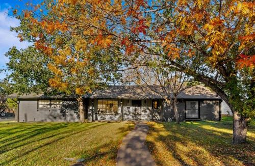 Barton Hills House | Austin Retreat with Private Pool l Mins to Downtown