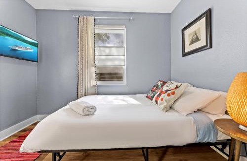 Holly House | Authentic Austin Home with Pool & Big Yard Close to Austin Festivals