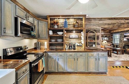 Dahlonega Cabin | Authentic Cherokee Cabin Farm: Pickleball, Firepit, Swing, Creeks, Grills