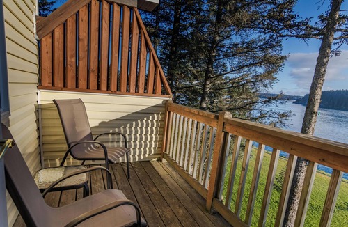 Kodiak Apartment | Awesome View Vacation Rentals: The Mermaid Lair