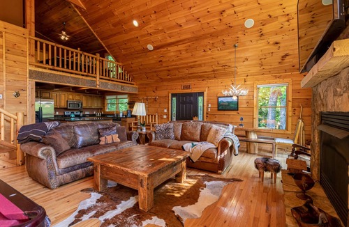 Boone Cabin | Azalea Hill - Mountain Views, Hot Tub, Pool Table, Ping Pong
