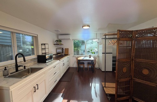 Matthews Beach Apartment | Backyard Studio Near Lake WA, UW, & Hospitals