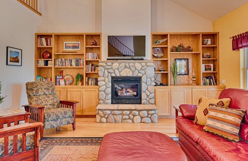 Pagosa Springs Cabin | Backyard w/ seating & games! Spacious Home w/Loft- 5 Minutes to Shopping/Dining