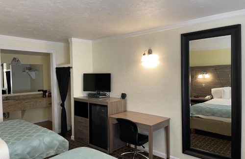 Willits Hotel | Baechtel Creek Inn