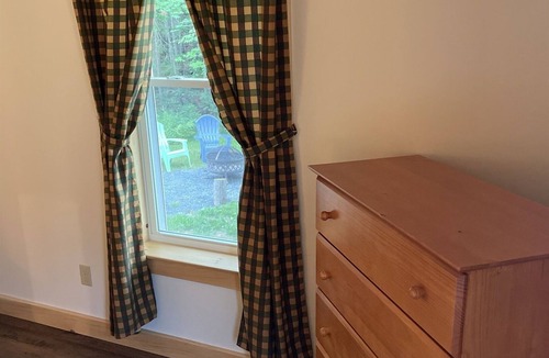 Greenville Cabin | Baker cabin|Downtown Greenville-Moosehead Lake|WIFI|Pets Ok|2 cabins available