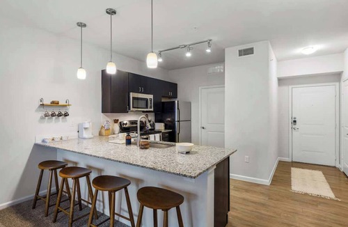 Austin Apartment | Balcony+ Pool + Free Parking + Theater Access|1b1b