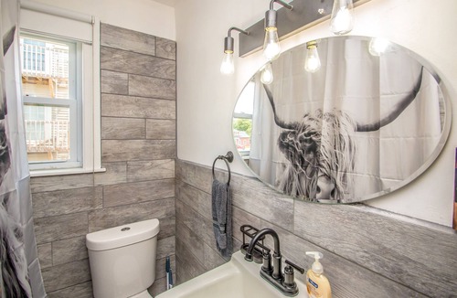 Gorham House | Base Camp Gorham Center - Lovely 2-Bed