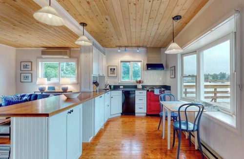 Boothbay Harbor Cabin | Bayfront Cottage on Mill Cove w/Private Dock & Furnished Deck - Walk Downtown