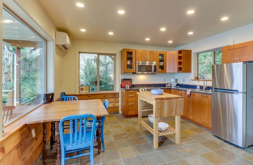 Port Ludlow House | Bayfront home on Oak Bay with fireplace, beachfront, & outdoor dining