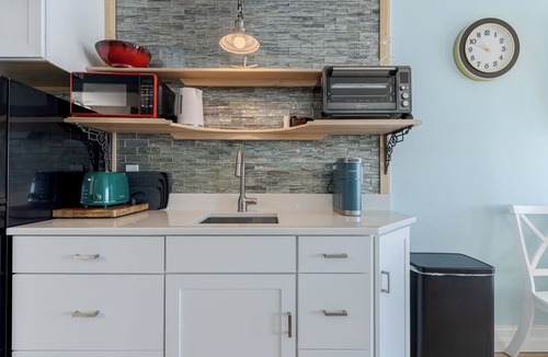 Hampton Apartment | Beach is just a few feet away
