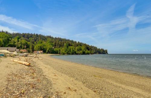 Lummi Island House | Beachfront Oasis! Luxe Lummi Island Retreat