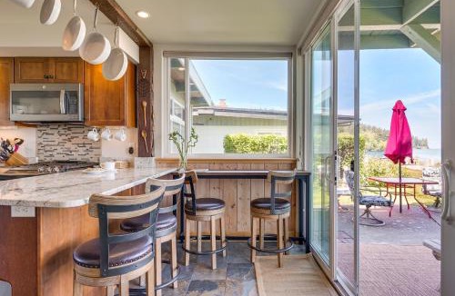 Lummi Island House | Beachfront Oasis! Luxe Lummi Island Retreat
