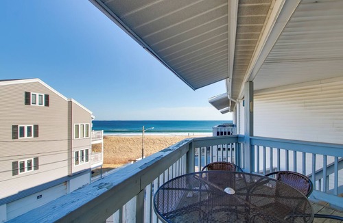 Ocean Park Condo | Beachfront Old Orchard Beach Condo w/Balcony