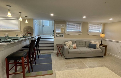 West Dennis Apartment | Beachside Studio centrally-located 5min. from the beach