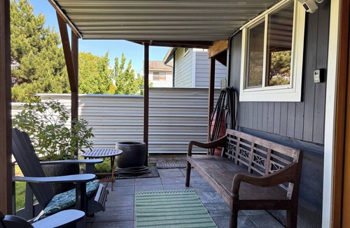 North Beacon Hill Apartment | Beacon Hill Retreat, Seattle, near Light Rail - best FIFA location!
