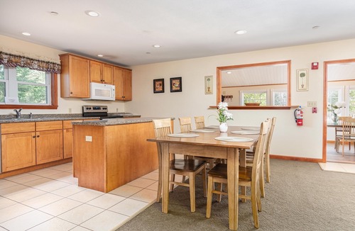 Bartlett House | Bear Brook Lodge - Large house with pool