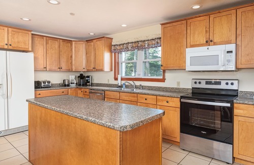 Bartlett House | Bear Brook Lodge - Large house with pool