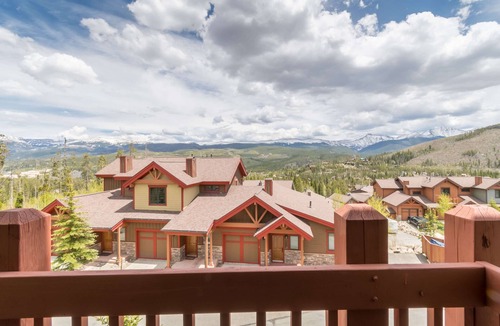 Bear Crossing House | Bear Crossing 1390 | Pet Friendly For One Dog | Private Hot Tub