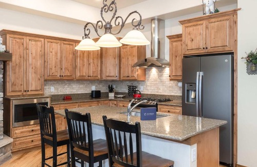 Bear Crossing House | Bear Den
