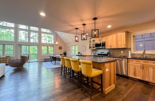 Intervale House | Bear Mountain House | Luxury, Hot Tub, Fireplace