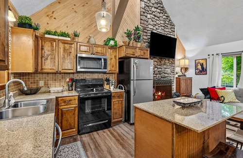 Beech Mountain House | Bearfoot Beech - Game table, fire pit, pets ok, hot tub!
