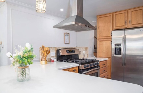 College House | Beaumont Aurora House 8b6b w/3 King Suites