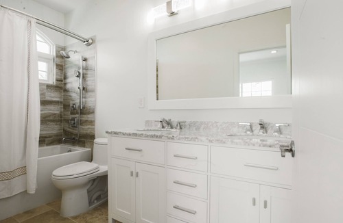 Eastern Honolulu House | Beautiful 2 Bedroom/2 Bath/Sleeps 6