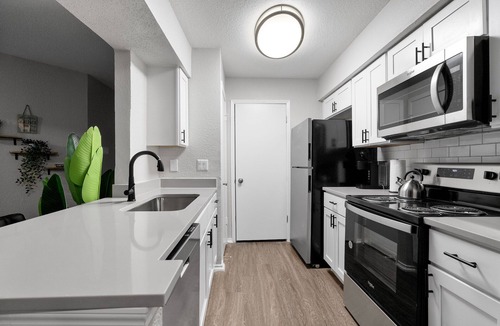 University Hills and Windsor Park Apartment | Beautiful 2BD/2BA in University Hills 4pgh